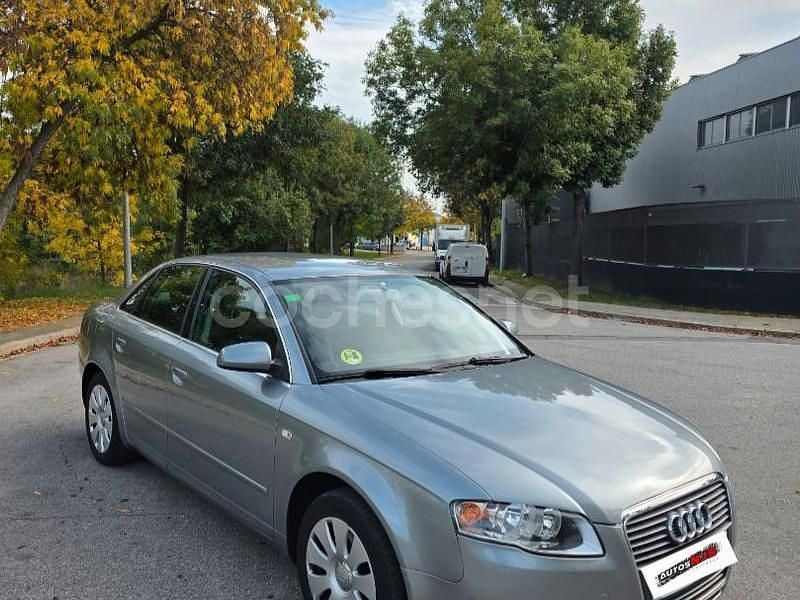 Usado Audi A4 140 CV (102 kW) 2006 Gris / plata Berlina