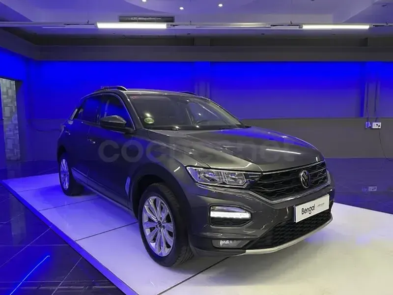 Usado VW T-Roc Advance 150 CV (110 kW) 2021 Gris / plata SUV