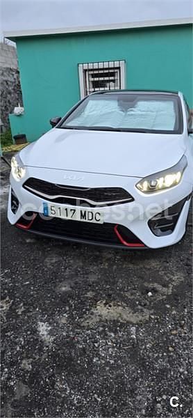 Blanco Usado 2022 Kia Ceed GT Berlina | 26.000 € (Caro) - Imagen 1/4