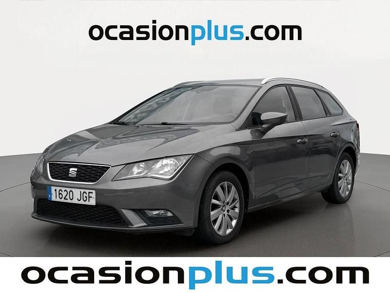 Usado Seat Leon ST Style 105 CV (77 kW) 2015 Gris Familiar