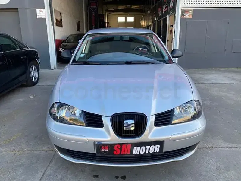 Usado Seat Cordoba 100 CV (73 kW) 2004 Gris / plata Berlina
