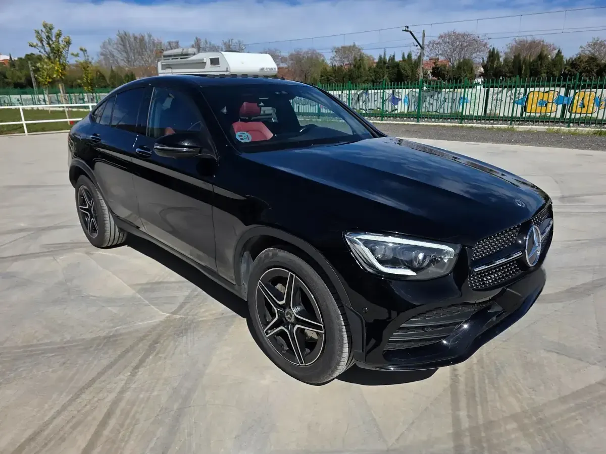 Usado Mercedes GLC220 194 CV (142 kW) 2021 Negro Coupe