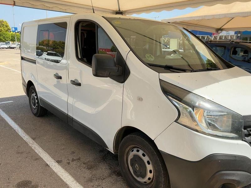 Usado Renault Trafic Authentique 116 CV (85 kW) 2015 Blanco Monovolumen