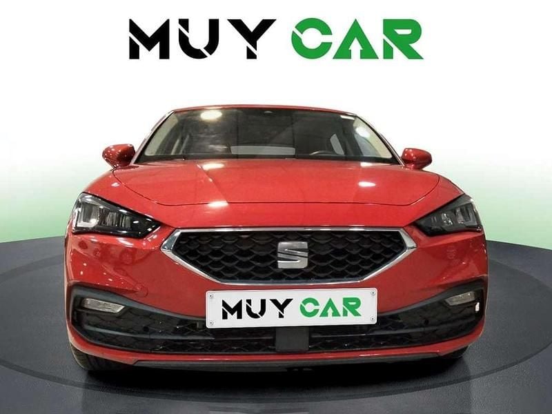 Usado Seat Leon Reference 110 CV (80 kW) 2021 Rojo Utilitario