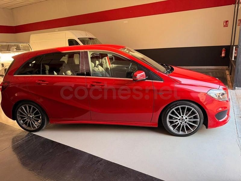 Usado Mercedes B220 170 CV (125 kW) 2019 Rojo Monovolumen
