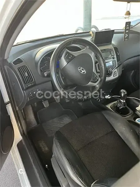 Usado Hyundai i30 Comfort 109 CV (80 kW) 2011 Blanco Berlina