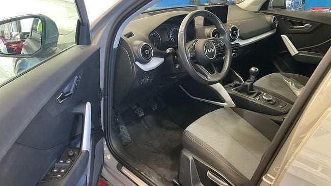 Usado Audi Q2 Design 116 CV (85 kW) 2019 Gris / plata SUV