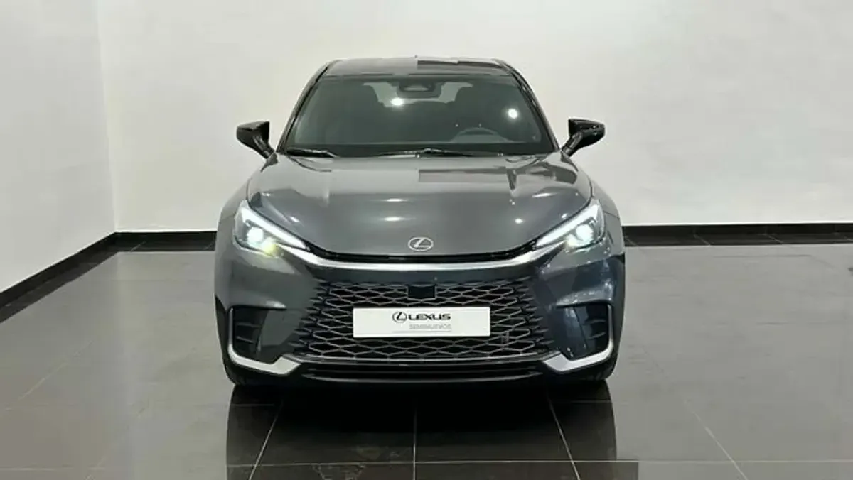 Usado Lexus LBX 136 CV (100 kW) 2024 Gris SUV