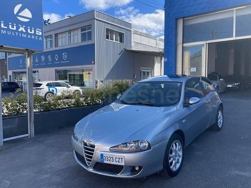 Usado Alfa Romeo 147 Distinctive 115 CV (84 kW) 2004 Gris / plata Utilitario