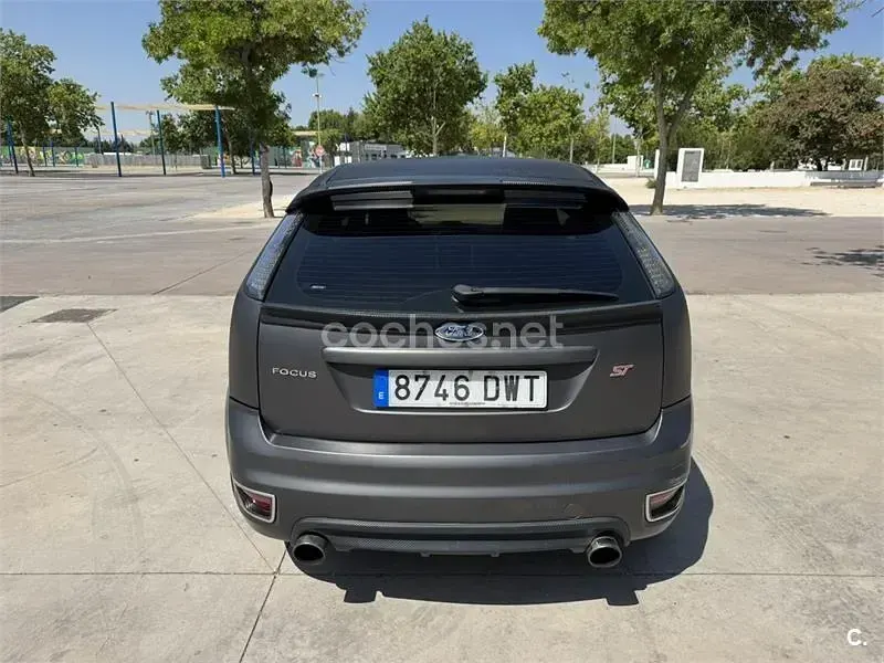 Usado Ford Focus ST 225 CV (165 kW) 2006 Gris / plata Berlina