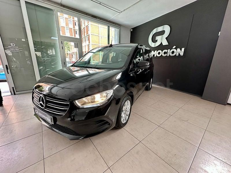 Usado Mercedes T180 116 CV (85 kW) 2023 Negro Monovolumen