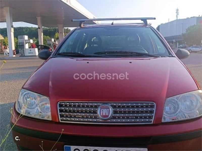 Usado Fiat Punto Classica 65 CV (47 kW) 2010 Rojo Berlina