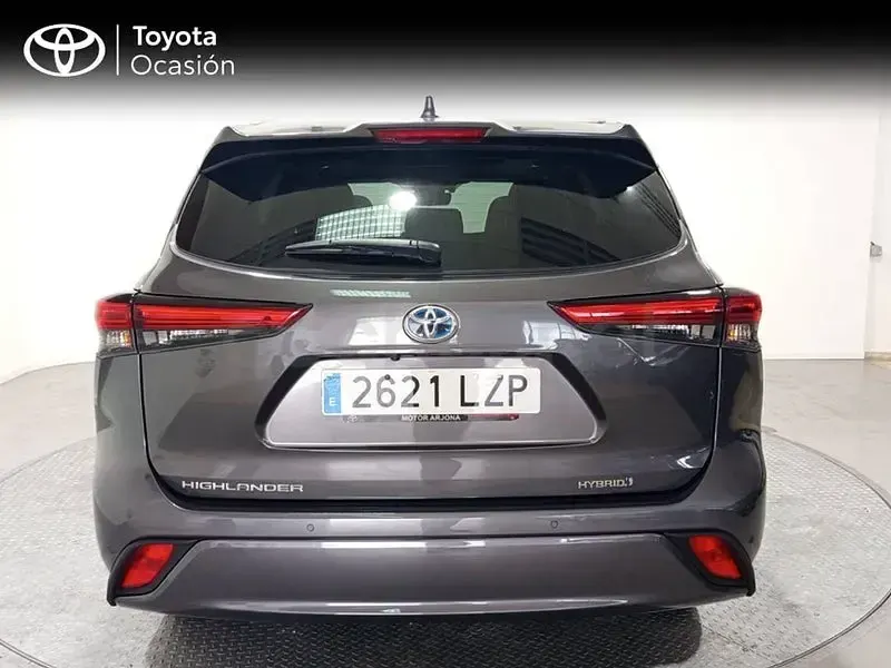 Usado Toyota Highlander Advance 246 CV (180 kW) 2022 Gris / plata SUV