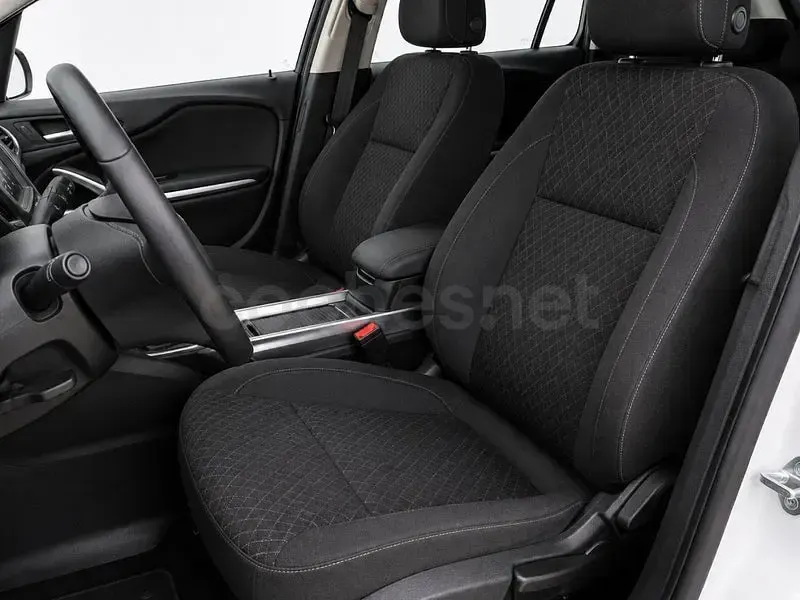 Usado Opel Zafira Excellence 140 CV (102 kW) 2018 Blanco Monovolumen