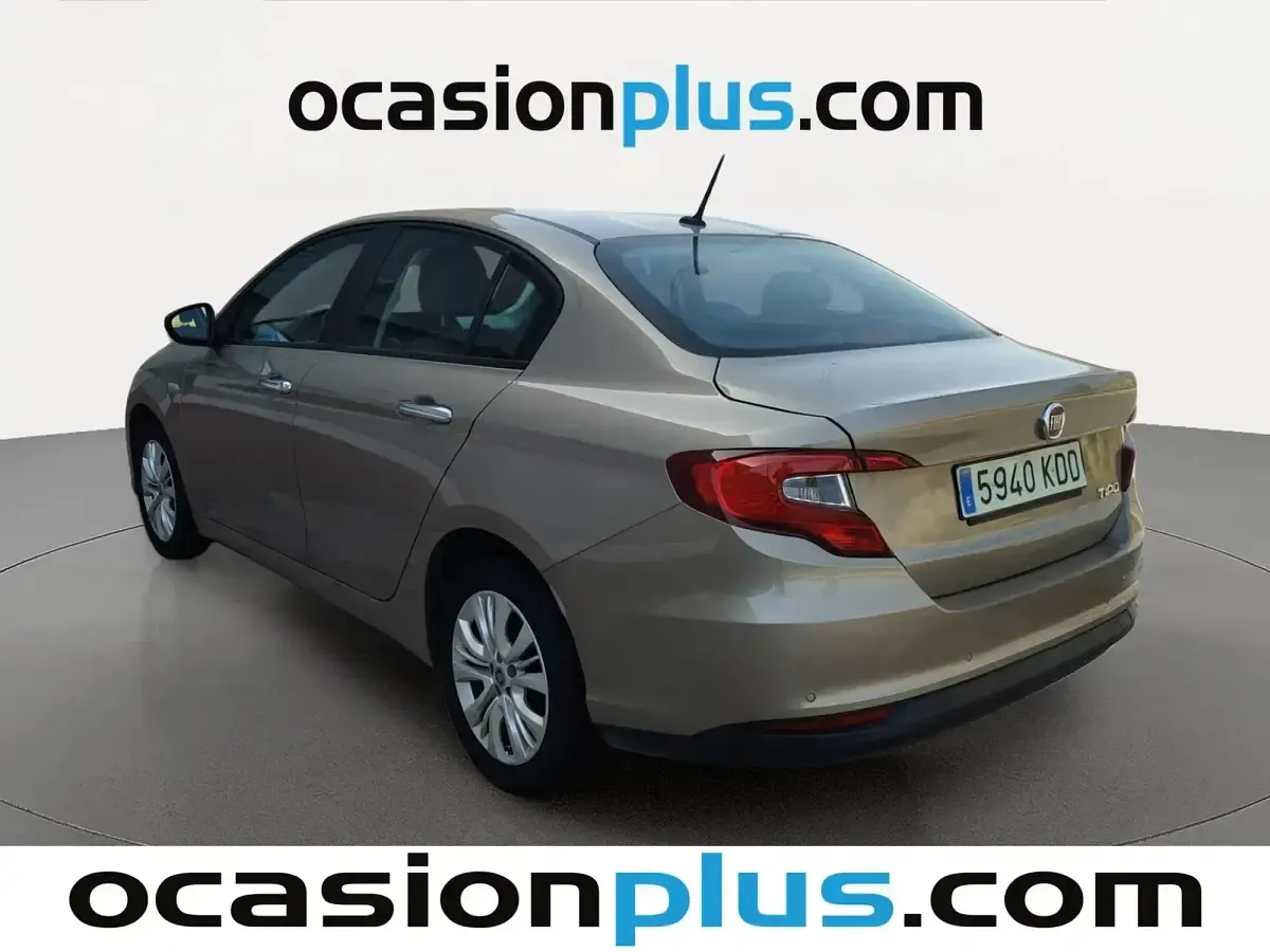 Usado Fiat Tipo Easy 95 CV (69 kW) 2017 Beige Berlina