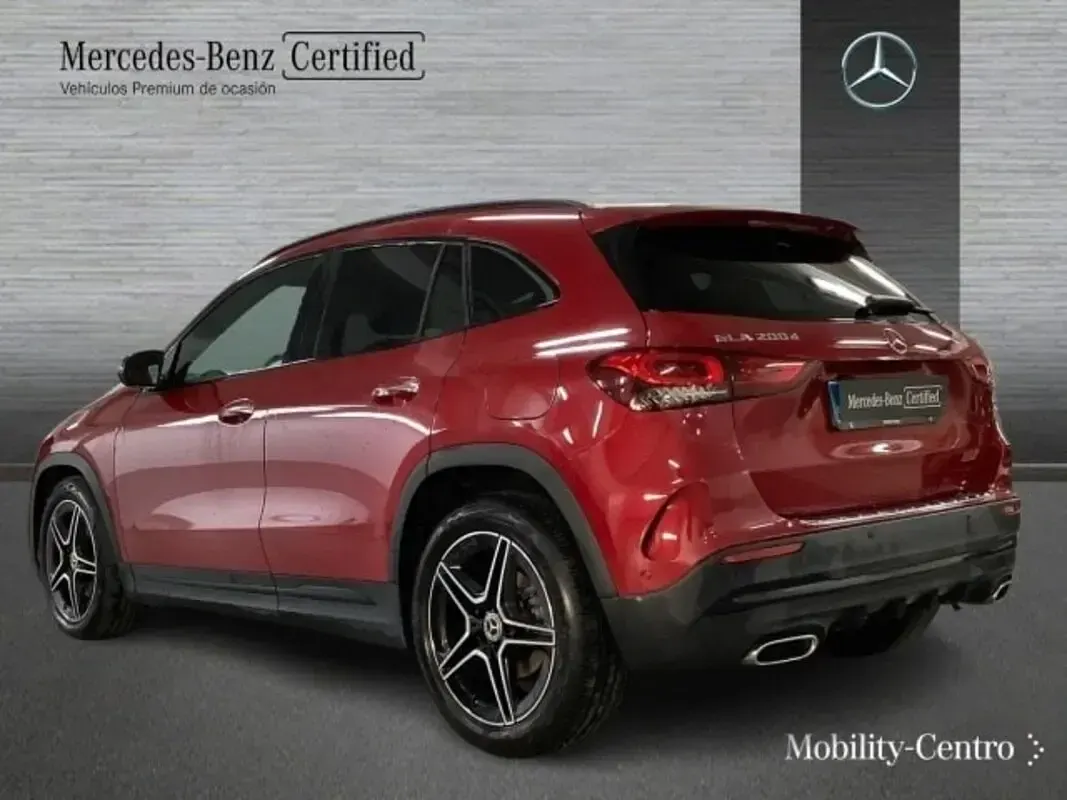 Usado Mercedes GLA200 AMG line 150 CV (110 kW) 2022 Patagonia red  metallic paint SUV