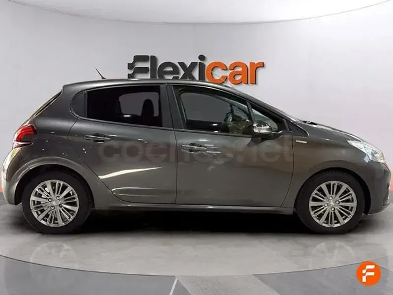 Usado Peugeot 208 Active 75 CV (55 kW) 2018 Gris / plata Utilitario