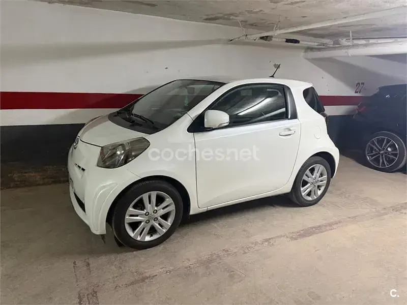 Usado Toyota iQ 99 CV (72 kW) 2010 Blanco Utilitario