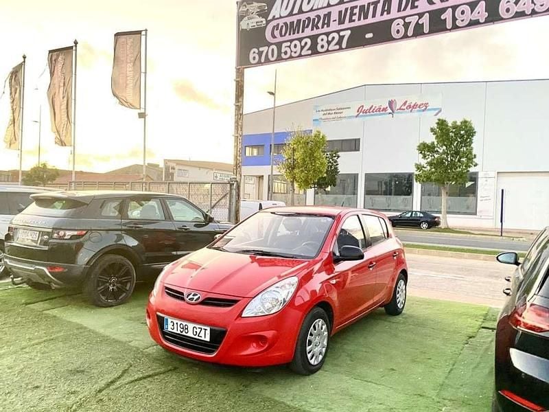 Usado Hyundai i20 Classic 78 CV (57 kW) 2010 Rojo Utilitario