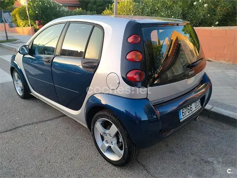 Usado Smart ForFour Passion 109 CV (80 kW) 2005 Azul Utilitario