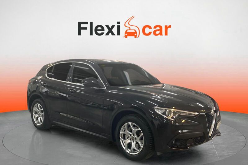 Negro Usado 2018 Alfa Romeo Stelvio Executive SUV | 19.990 € (Precio justo) - Imagen 1/4