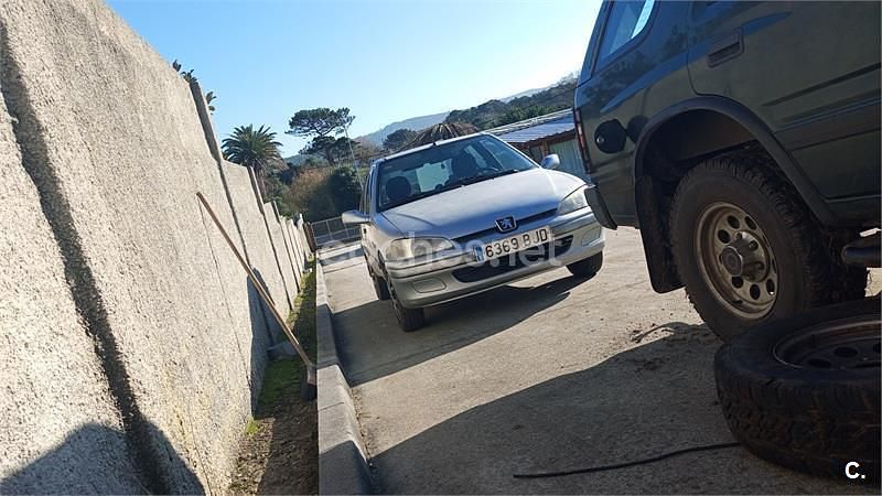 Usado Peugeot 106 60 CV (44 kW) 2001 Gris / plata Utilitario