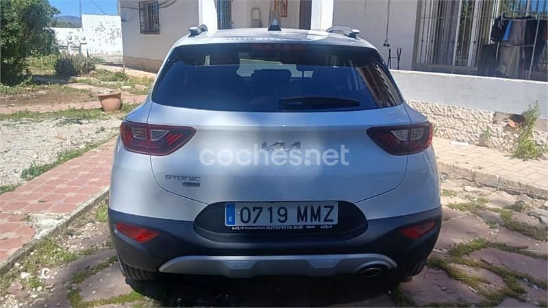 Usado Kia Stonic Style 100 CV (73 kW) 2024 Blanco SUV