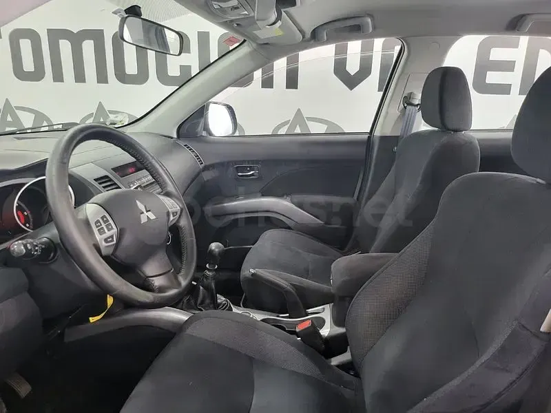 Usado Mitsubishi Outlander Intense 140 CV (102 kW) 2008 Negro SUV