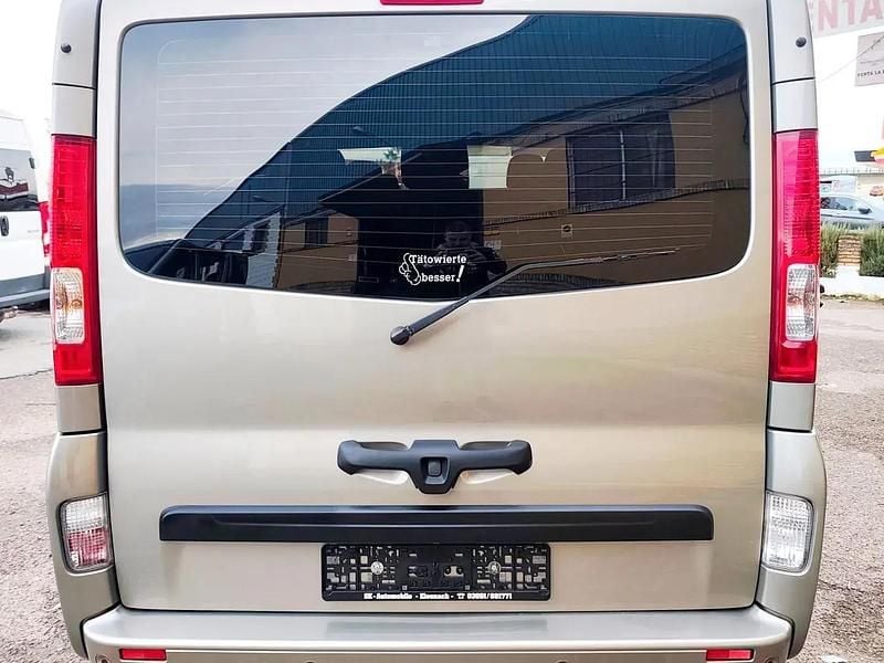 Usado Opel Vivaro 114 HP (83 kW) 2011 Bege Monovolume
