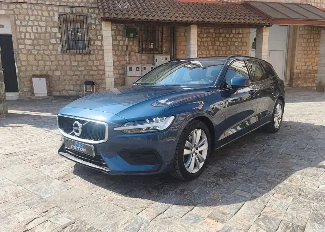Usado Volvo V60 Momentum 150 CV (110 kW) 2019 Azul Familiar