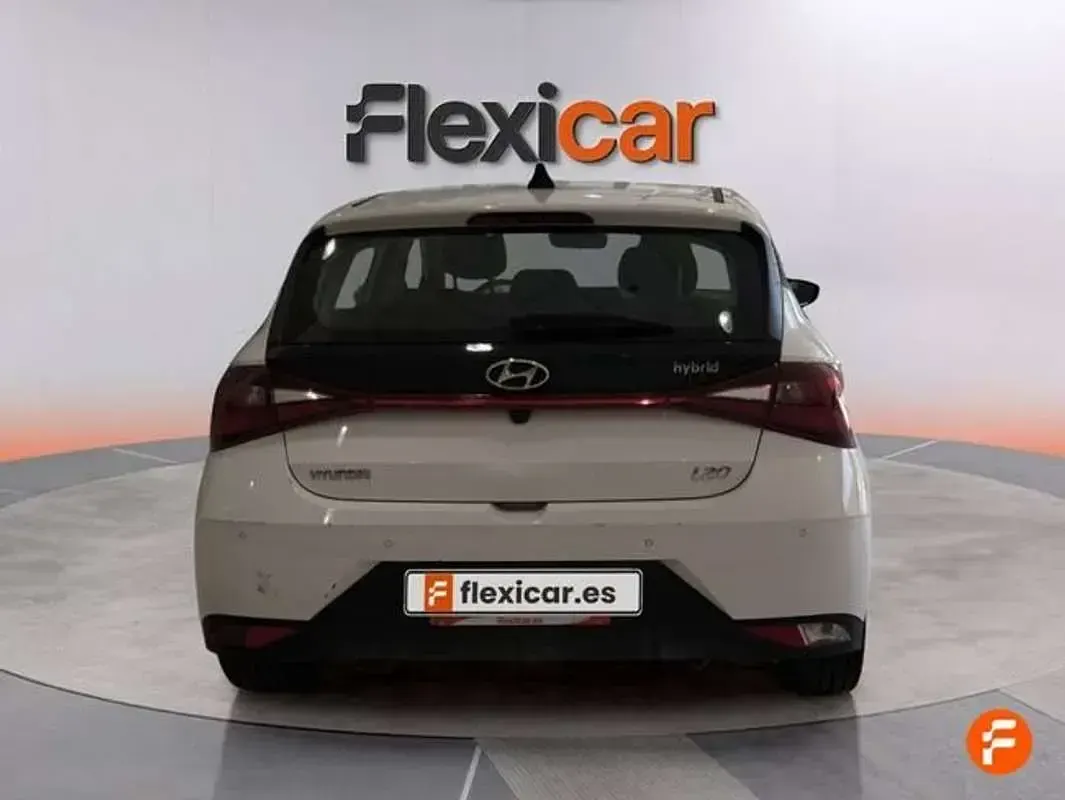 Usado Hyundai i20 101 CV (74 kW) 2021 Blanco Utilitario
