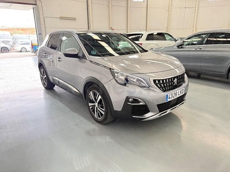 Usado Peugeot 3008 Allure 130 CV (95 kW) 2020 Gris / plata SUV