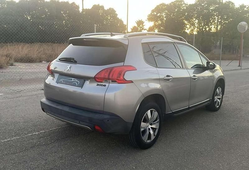 Usado Peugeot 2008 Access 82 CV (60 kW) 2016 Plateado SUV