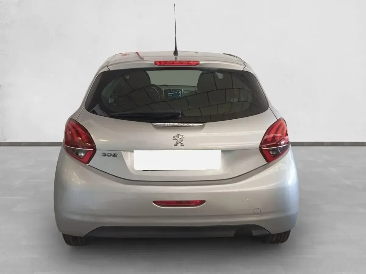 Usado Peugeot 208 Active 75 CV (55 kW) 2021 Gris Utilitario