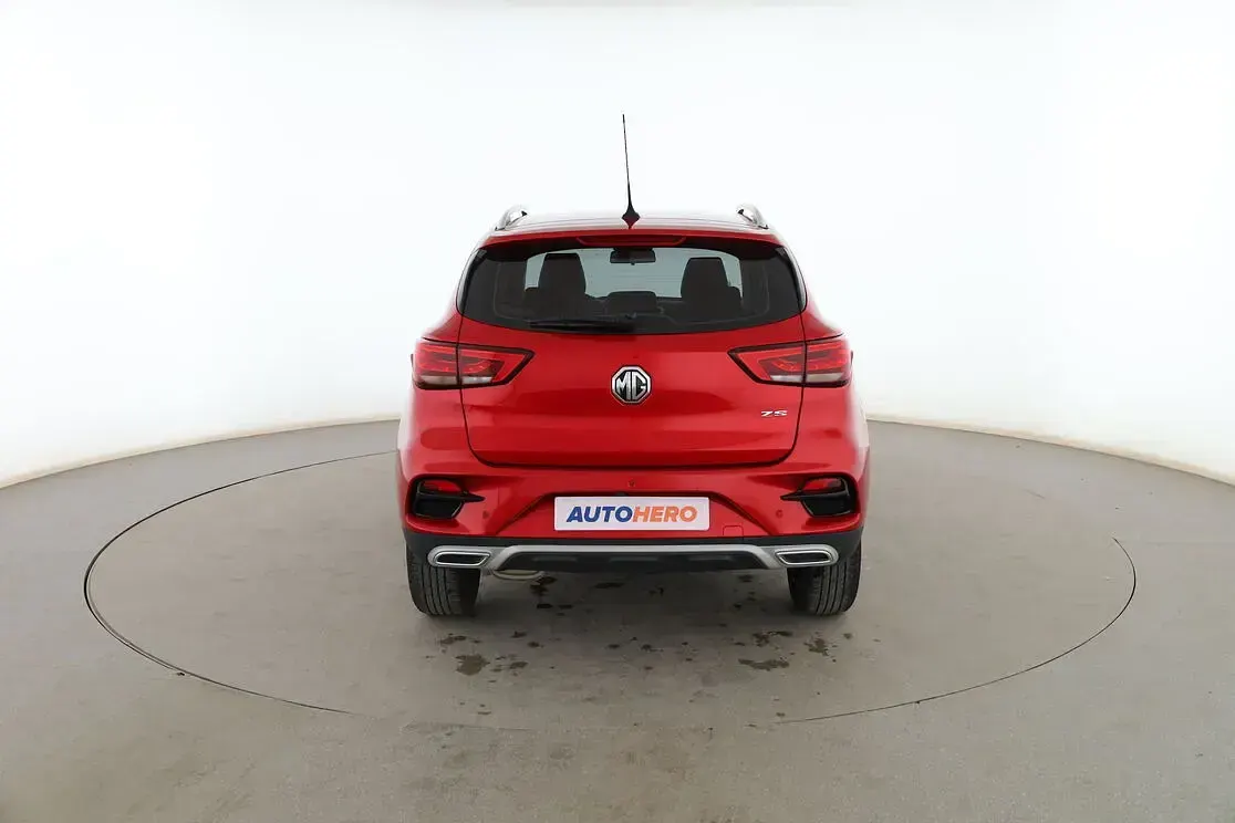 Usado MG ZS Luxury 106 CV (77 kW) 2023 Rojo SUV