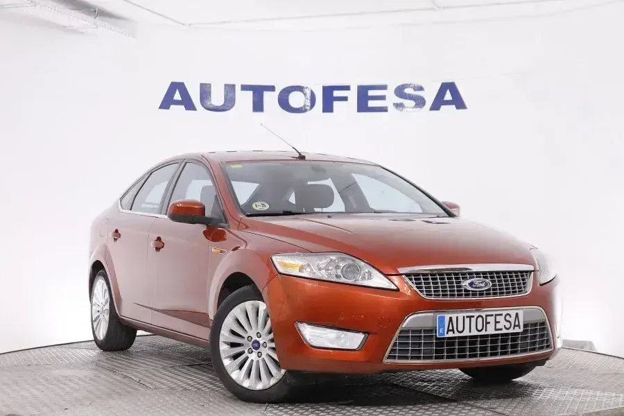 Usado Ford Mondeo Trend 140 CV (102 kW) 2008 Granate