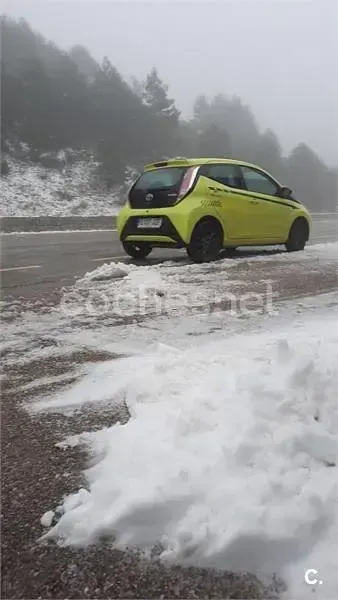 Usado Toyota Aygo X-cite 69 CV (50 kW) 2017 Amarillo Utilitario