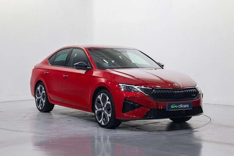 Usado Skoda Octavia RS 265 CV (194 kW) 2025 Rojo Utilitario