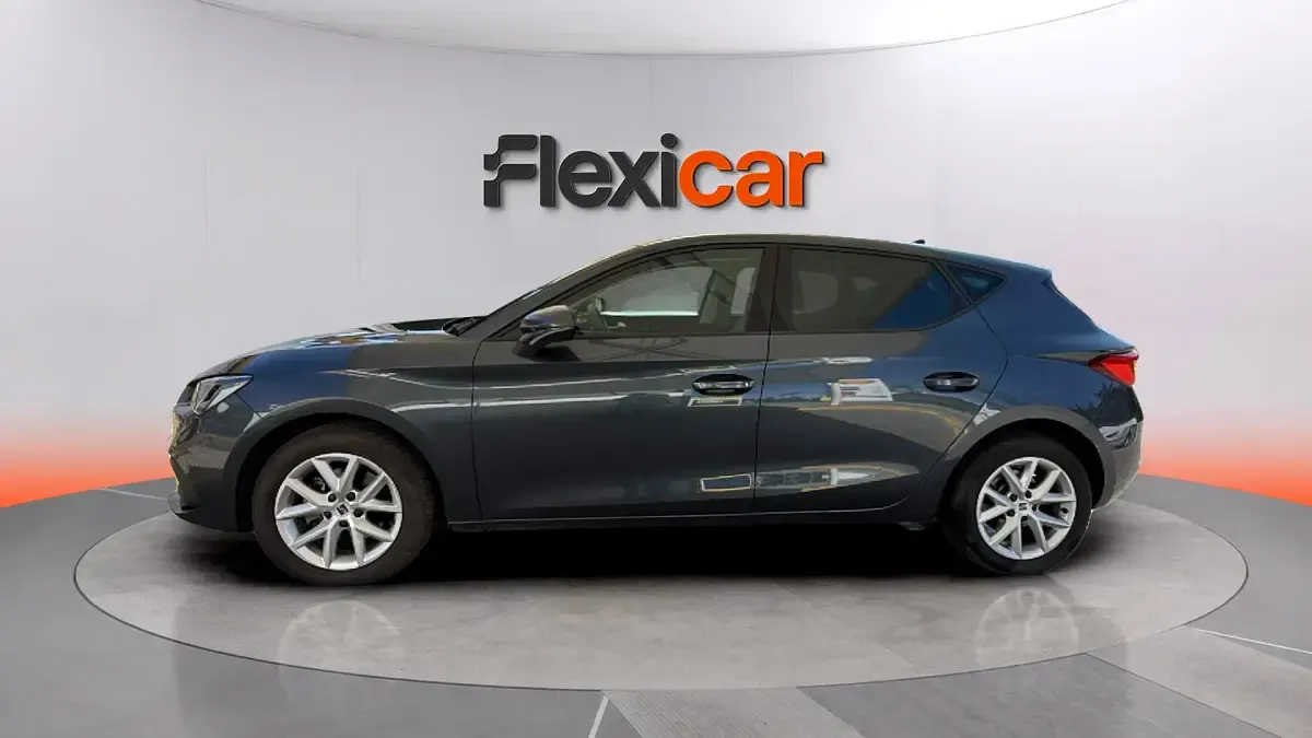 Usado Seat Leon Style 116 CV (85 kW) 2021 Azul Berlina