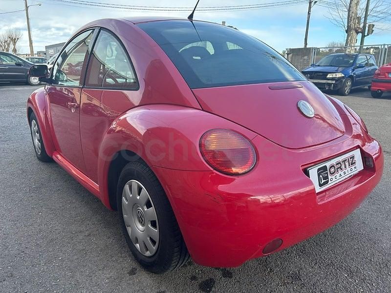 Usado VW New Beetle 90 CV (66 kW) 2000 Rojo Utilitario