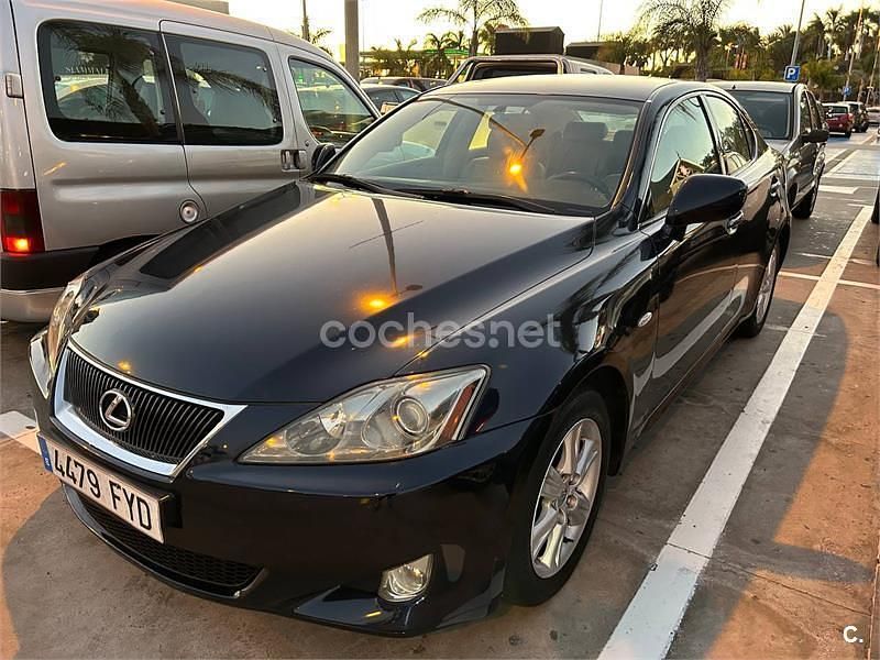 Azul Usado 2007 Lexus IS220d Luxury Line Berlina | 6800 € (Un poco caro) - Imagen 1/4