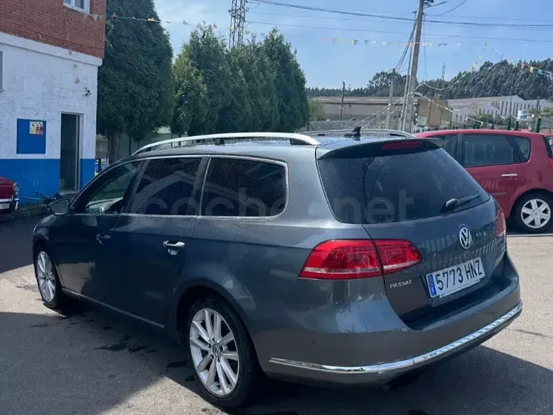 Usado VW Passat Highline 140 CV (102 kW) 2013 Gris / plata Familiar