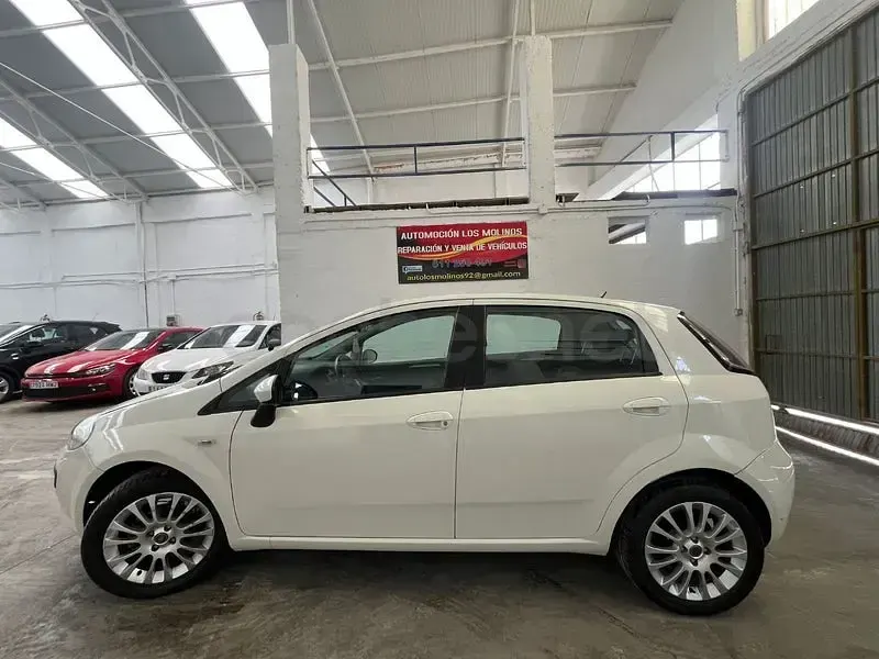 Usado Fiat Punto Active 77 CV (56 kW) 2010 Blanco Utilitario