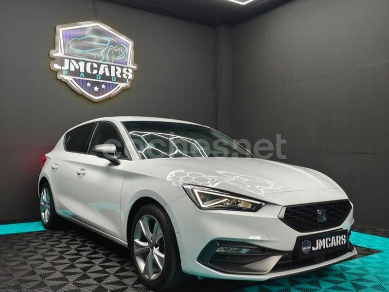 Usado Seat Leon Style 110 CV (80 kW) 2024 Blanco Berlina