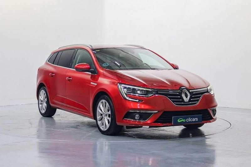 Usado Renault Mégane GrandTour Zen 132 CV (97 kW) 2018 Rojo Familiar