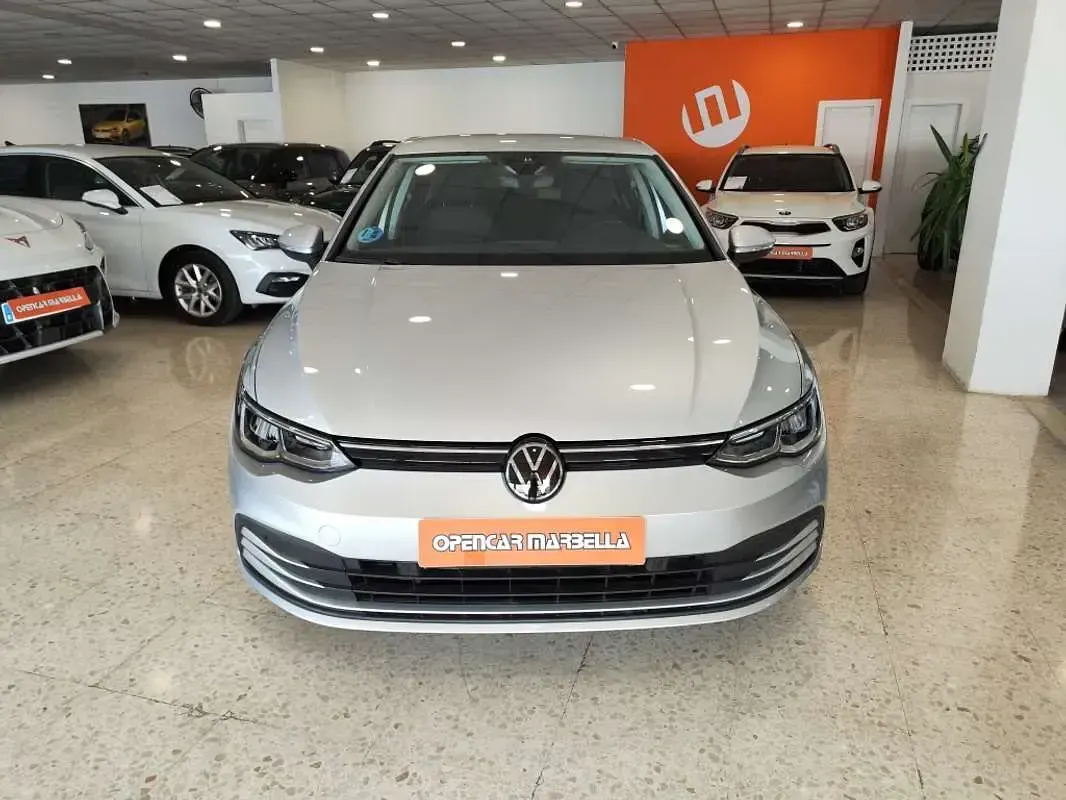 Usado VW Golf VIII Life 110 CV (80 kW) 2024 Plateado Utilitario