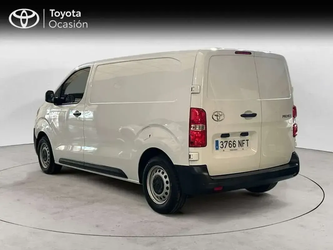 Usado Toyota Proace 120 CV (88 kW) 2025 Blanco Monovolumen