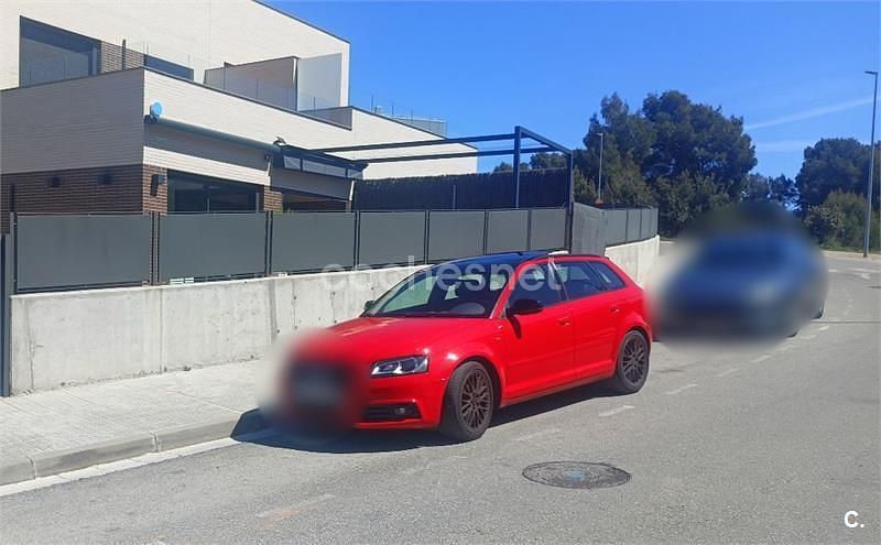 Usado Audi A3 Attraction 140 CV (102 kW) 2012 Rojo Utilitario
