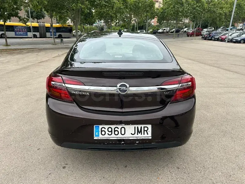 Usado Opel Insignia Business 120 CV (88 kW) 2016 Negro Berlina