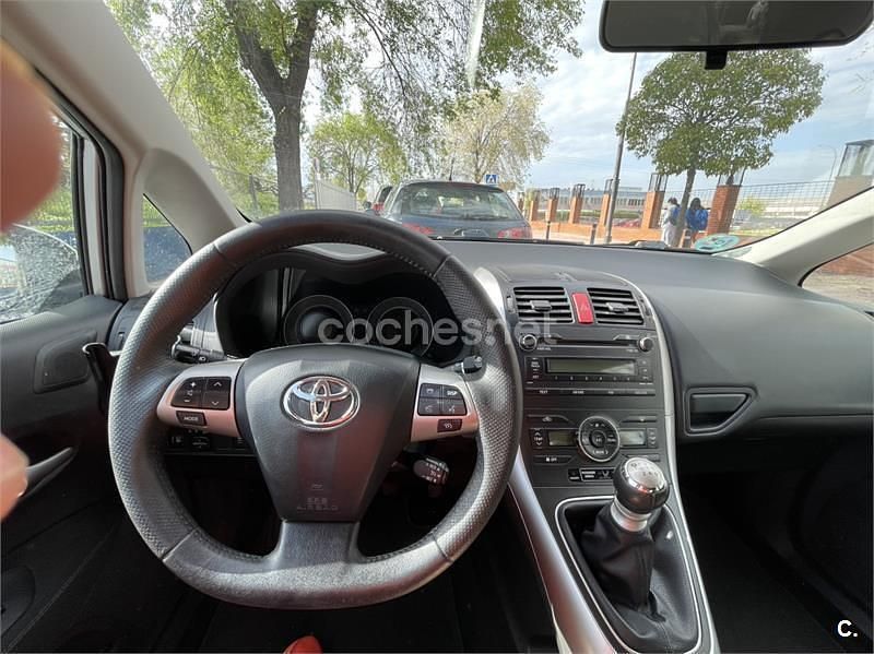 Begagnad Toyota Auris Active 132 HK (97 kW) 2010 Grå Halvkombi